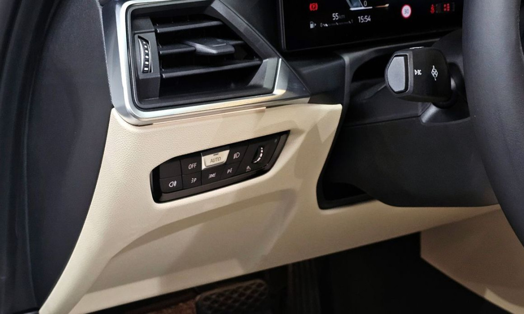 BMW 3-Series 320i, 2024