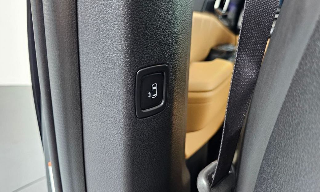 Kia Carnival 7-Seater Signature, 2023