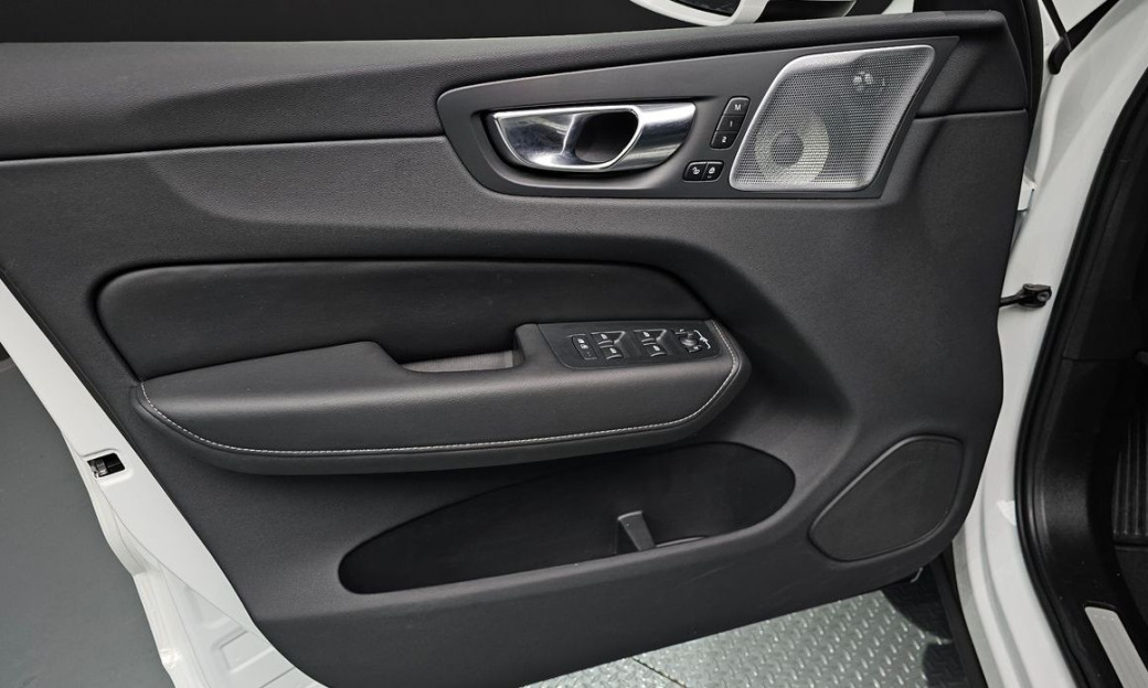 Volvo XC60 B6 Ultra Bright, 2025