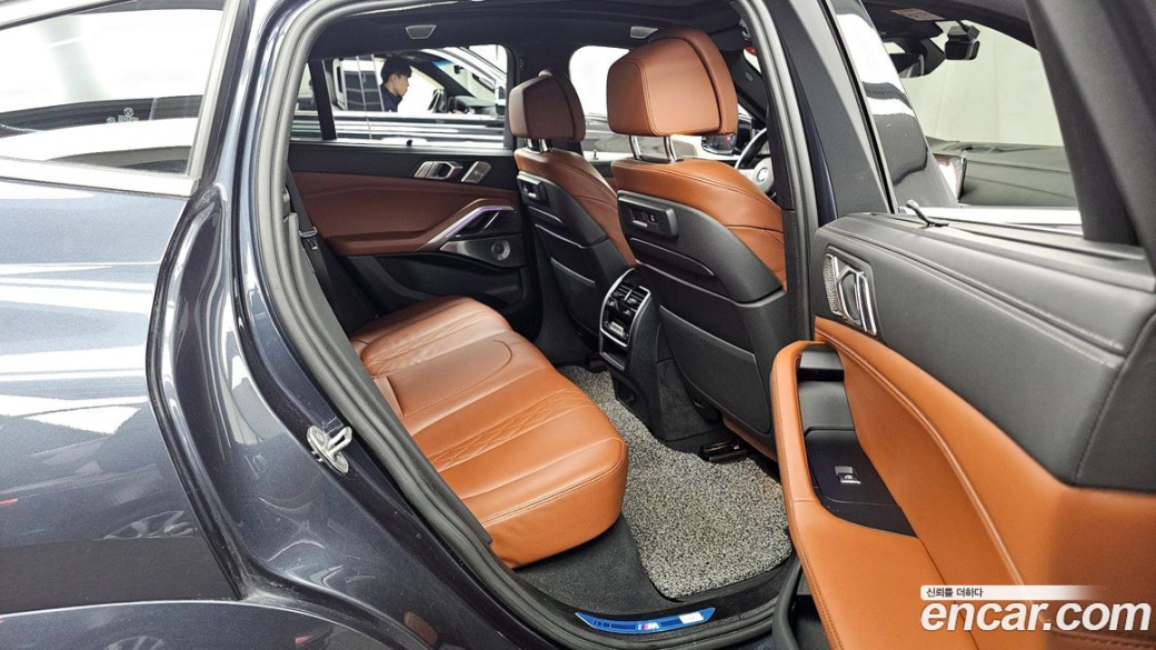 BMW X6 M50i, 2022