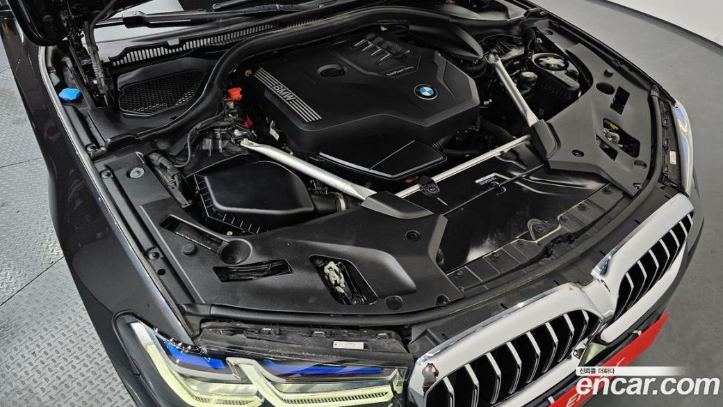 BMW 5-Series 530i M Sport Package, 2023