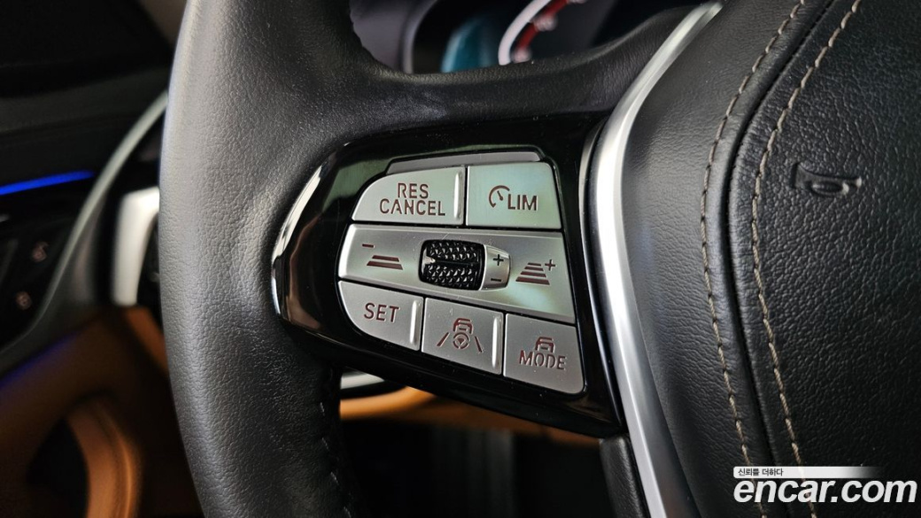 BMW 5-Series 520i Luxury, 2022