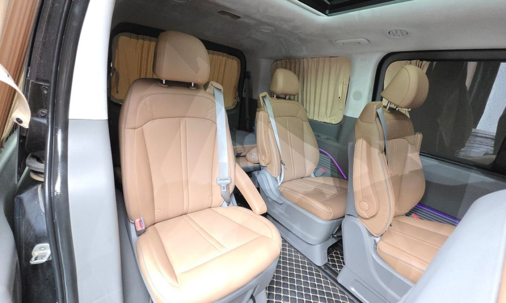 Hyundai Staria Lounge 9-Seater, 2023