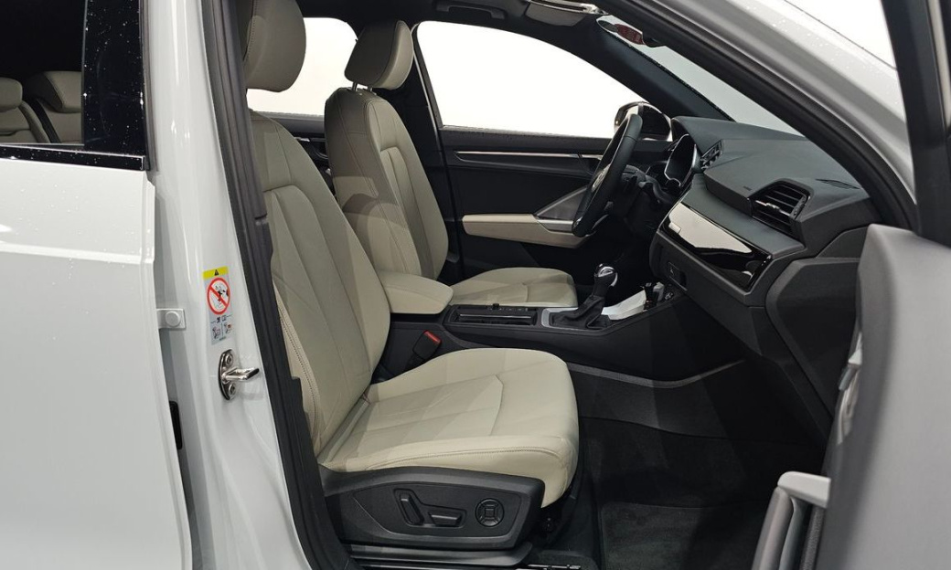 Audi Q3 35 TDI Premium, 2025