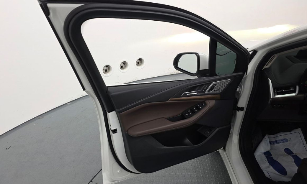 BMW 2-Series 220i Luxury, 2025