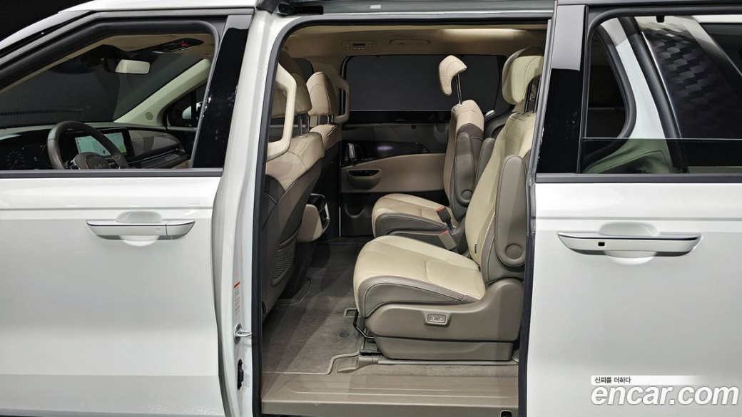 Kia Carnival 9-Seater Signature, 2022