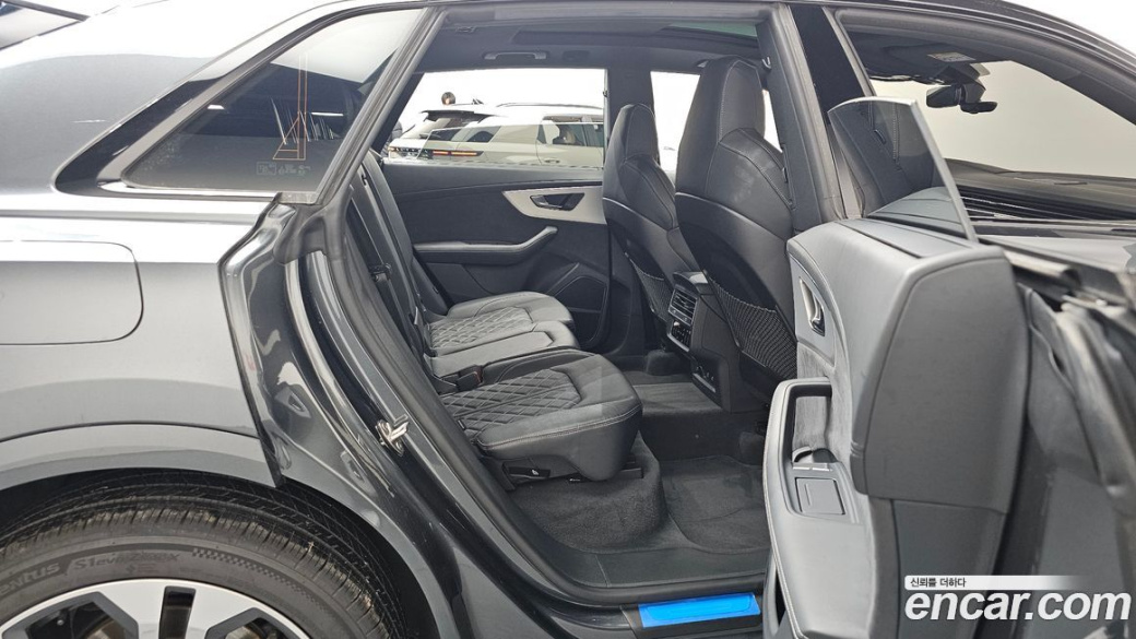 Audi Q8 55 TFSI Quattro Premium, 2023