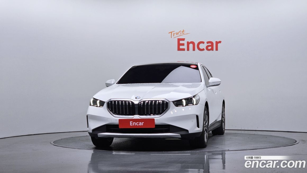 BMW 5-Series 520i, 2025