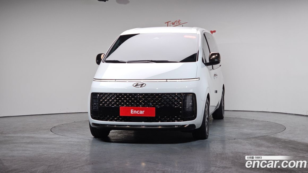 Hyundai Staria 4WD Lounge 7-Seater, 2022