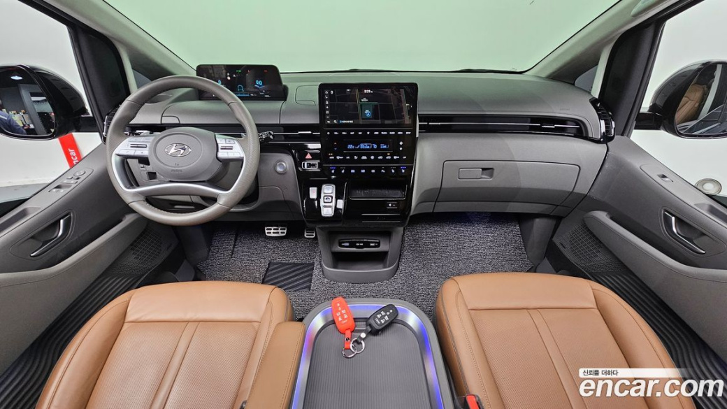 Hyundai Staria Lounge 9-Seater, 2023
