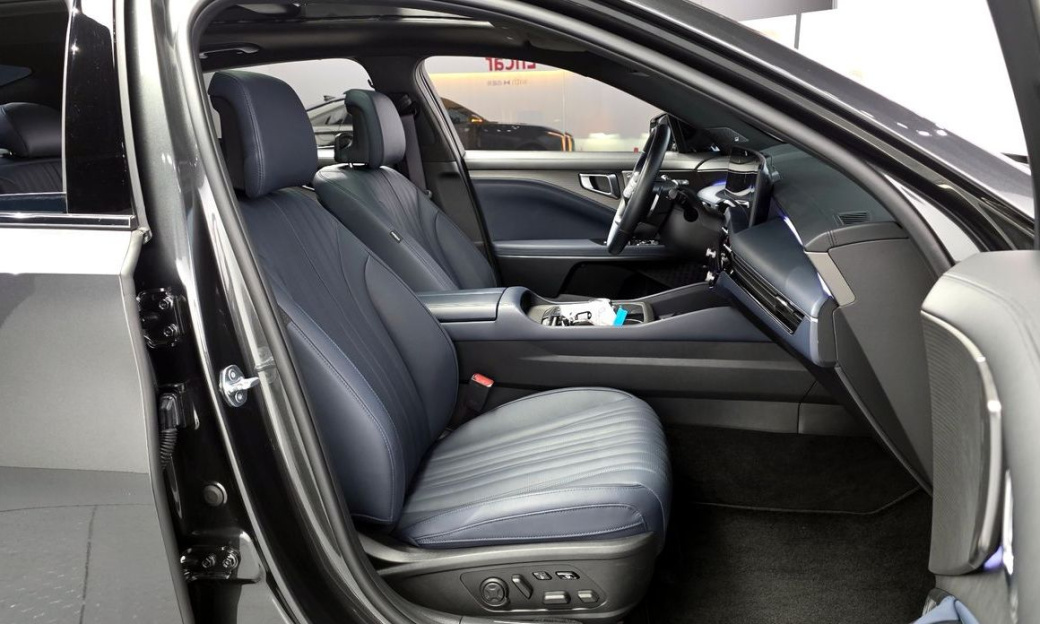 Kia K8 2.5 Gasoline 2WD, 2025