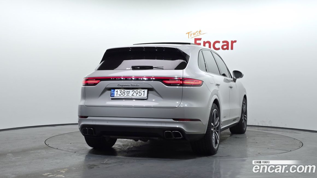 Porsche Cayenne 4.0 Turbo, 2022