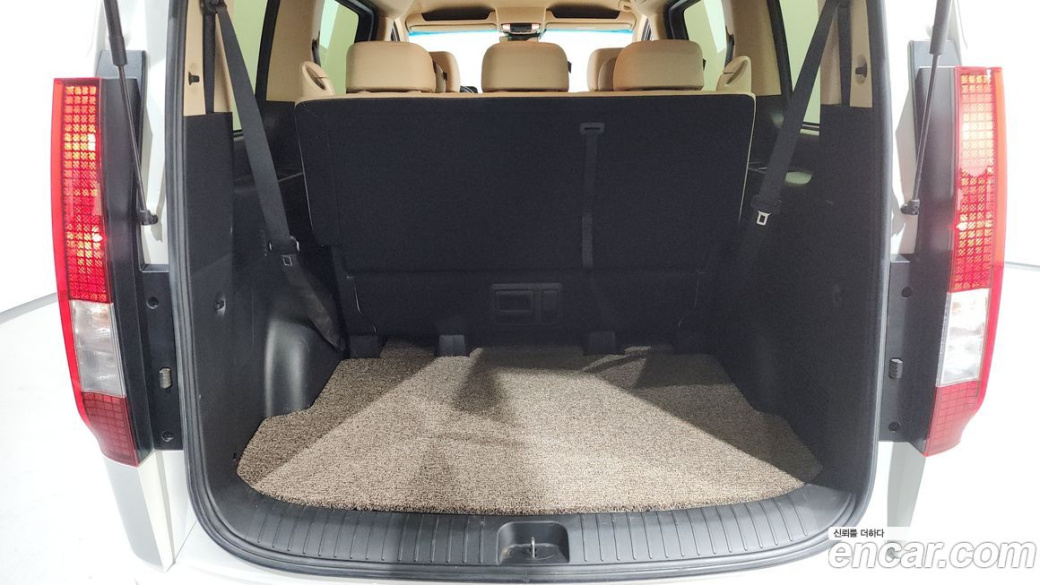 Hyundai Staria 4WD Tourer 9-Seater, 2023