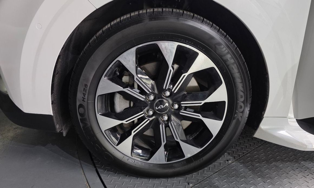 Kia Carnival 9-Seater Signature, 2023