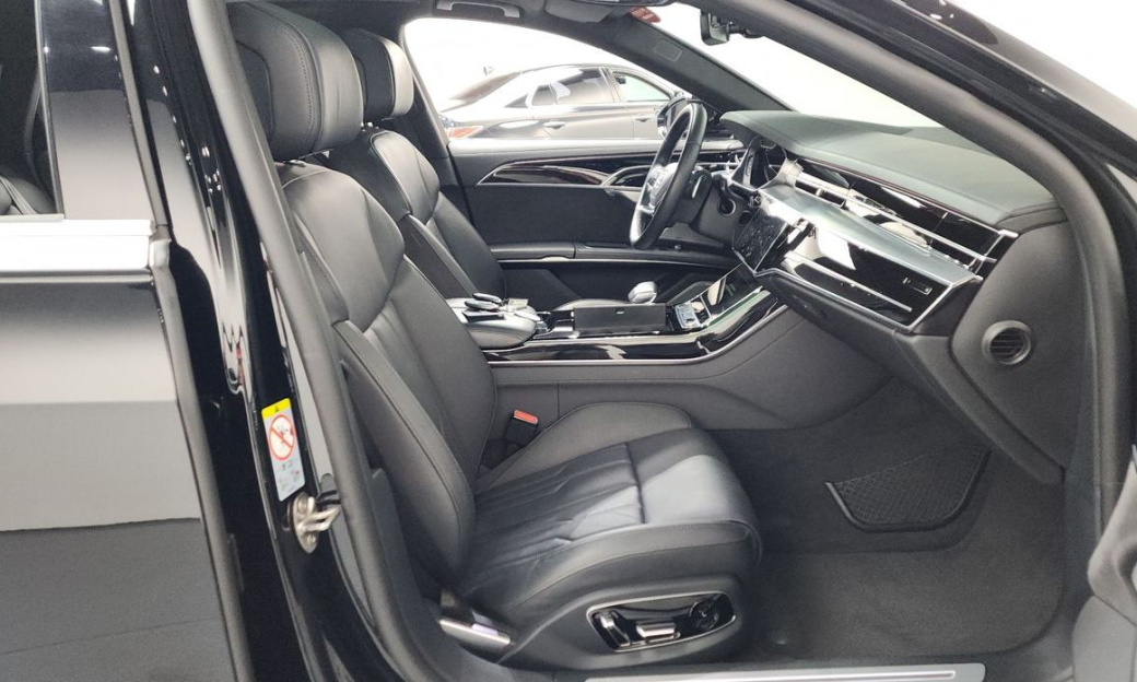 Audi A8 55 TFSI Quattro LWB, 2021