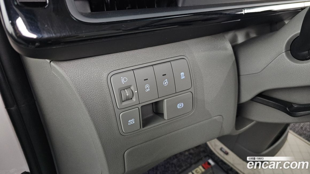 Hyundai Staria 4WD Lounge 9-Seater, 2025