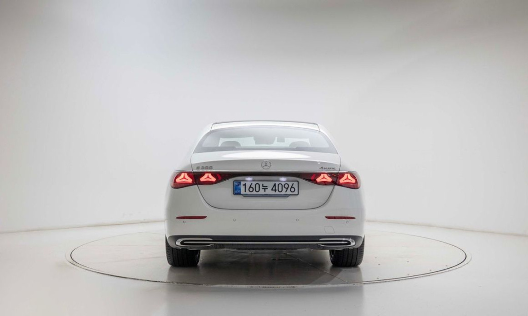 Mercedes-Benz E-Class E300 4MATIC Exclusive, 2026