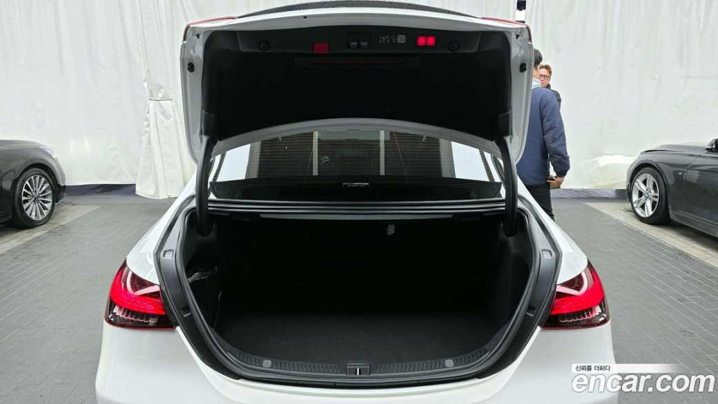 Mercedes-Benz E-Class E350 4MATIC Exclusive, 2023
