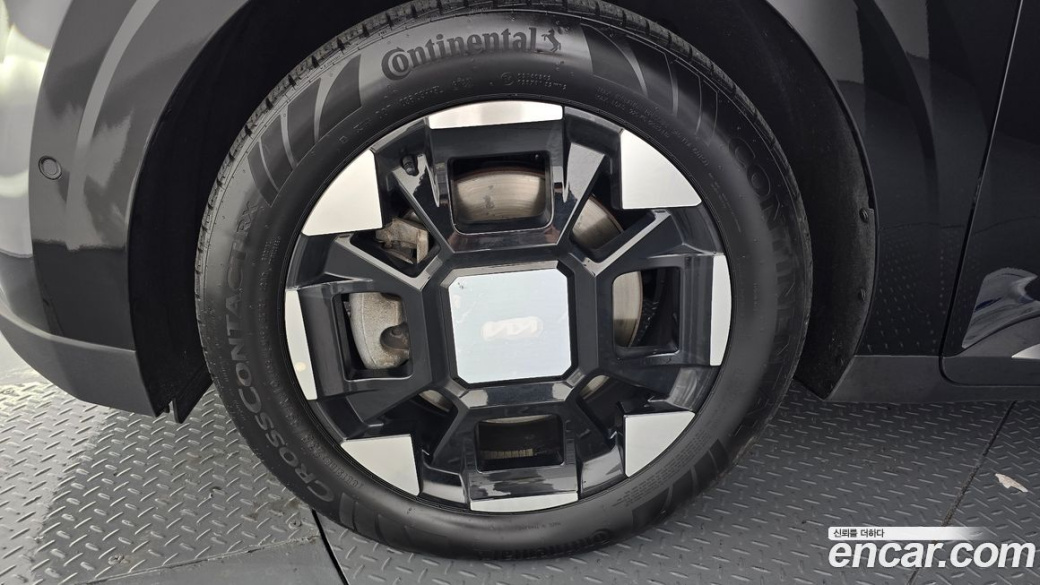 Kia Carnival 9-Seater Signature, 2024