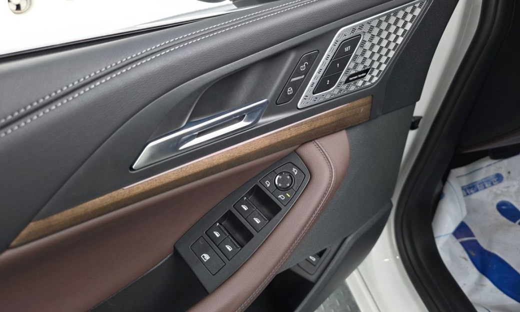 BMW 2-Series 220i Luxury, 2025