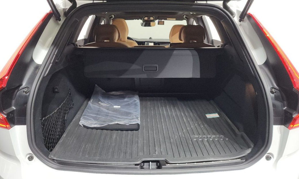 Volvo XC60 B6 Ultra Bright, 2025