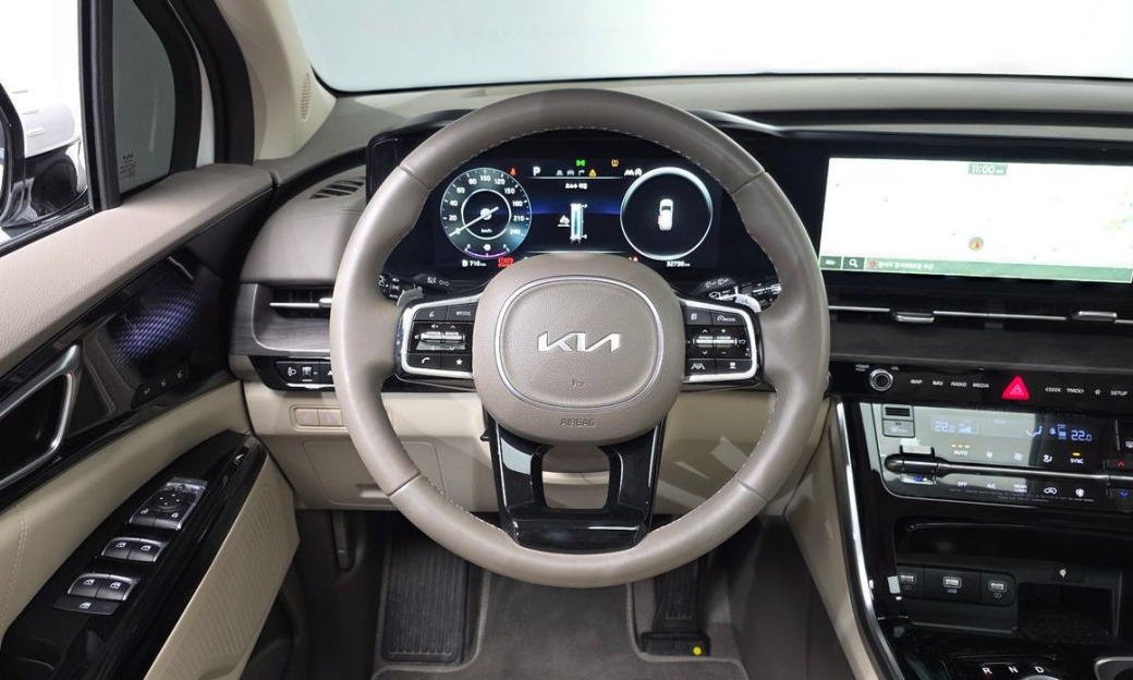 Kia Carnival 7-Seater Signature, 2023