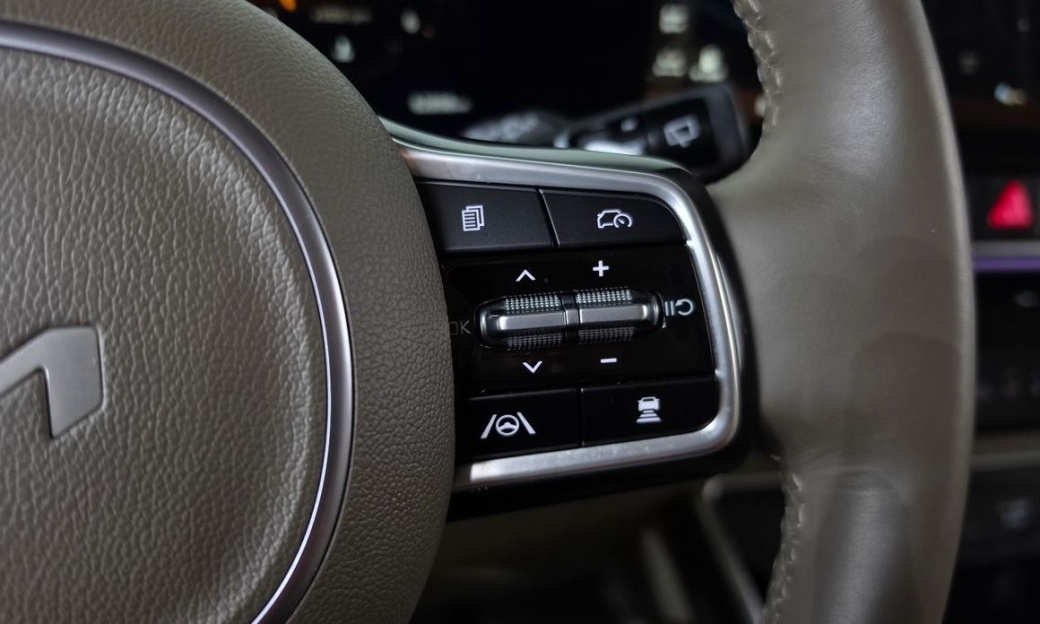 Kia Carnival 7-Seater Signature, 2024
