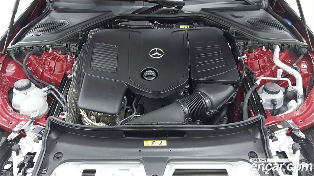 Mercedes-Benz E-Class E300 4MATIC Exclusive, 2025