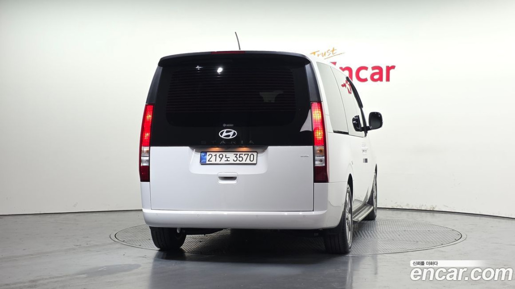 Hyundai Staria 4WD Tourer 9-Seater, 2025