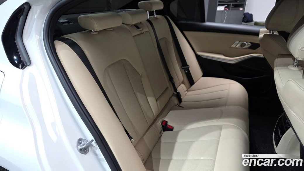 BMW 3-Series 320i M Sport, 2024