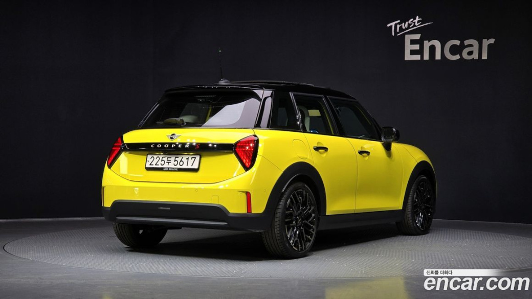 Mini Cooper 5 Door Favoured, 2025