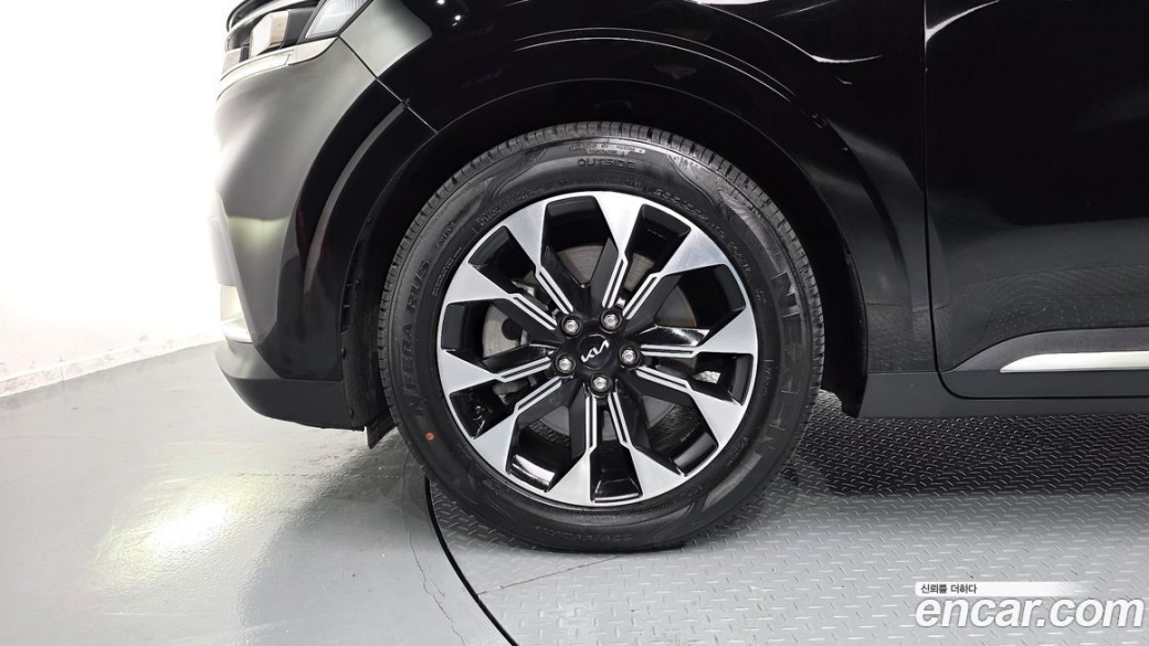 Kia Carnival 9-Seater Signature, 2022