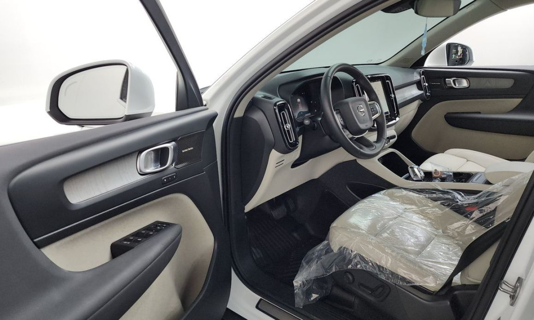 Volvo XC40 B4 Ultimate Bright, 2024