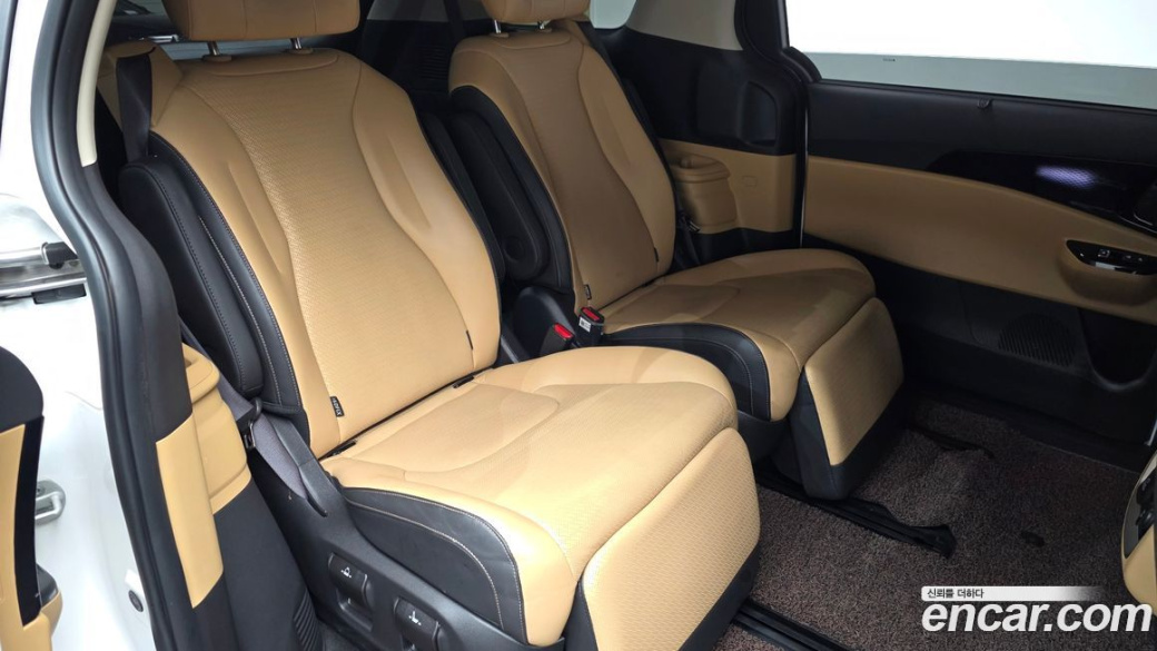Kia Carnival 7-Seater Signature, 2023