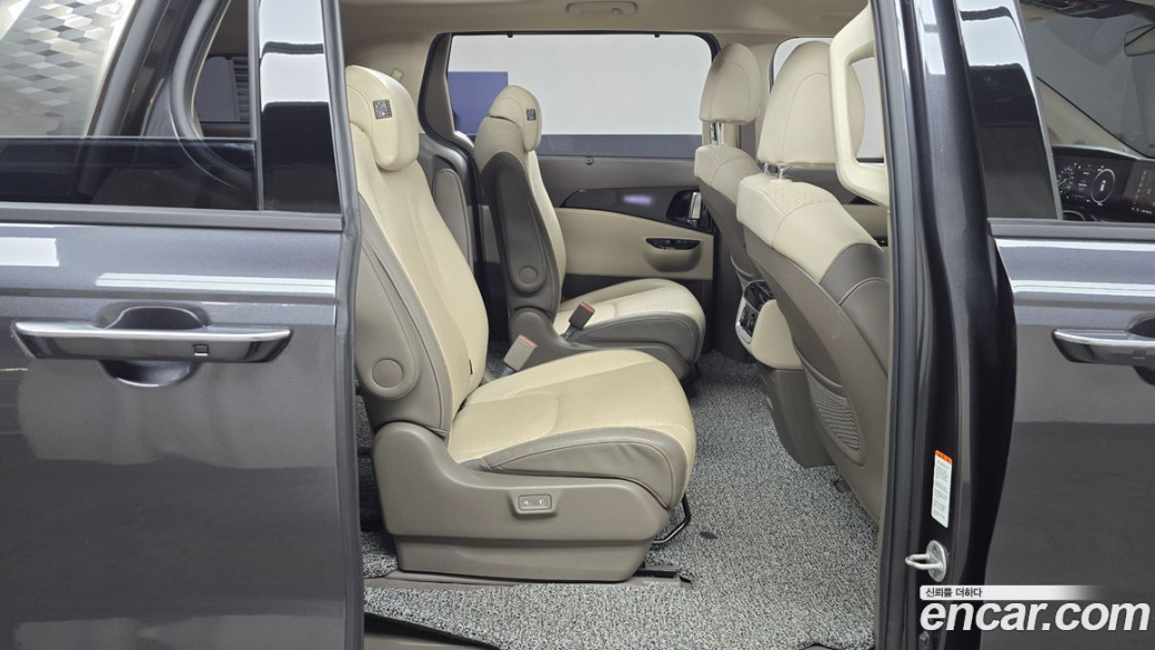 Kia Carnival 9-Seater Signature, 2023