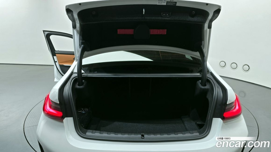 BMW 3-Series 320i M Sport, 2025