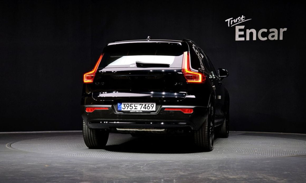 Volvo XC40 B4 Black Edition, 2025