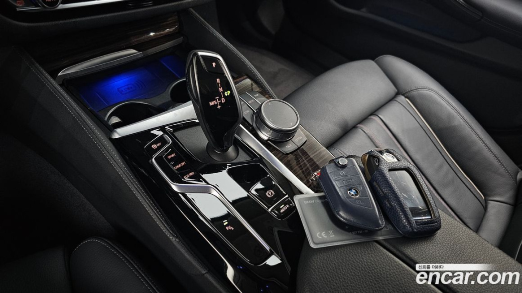 BMW 5-Series 520i Luxury, 2022