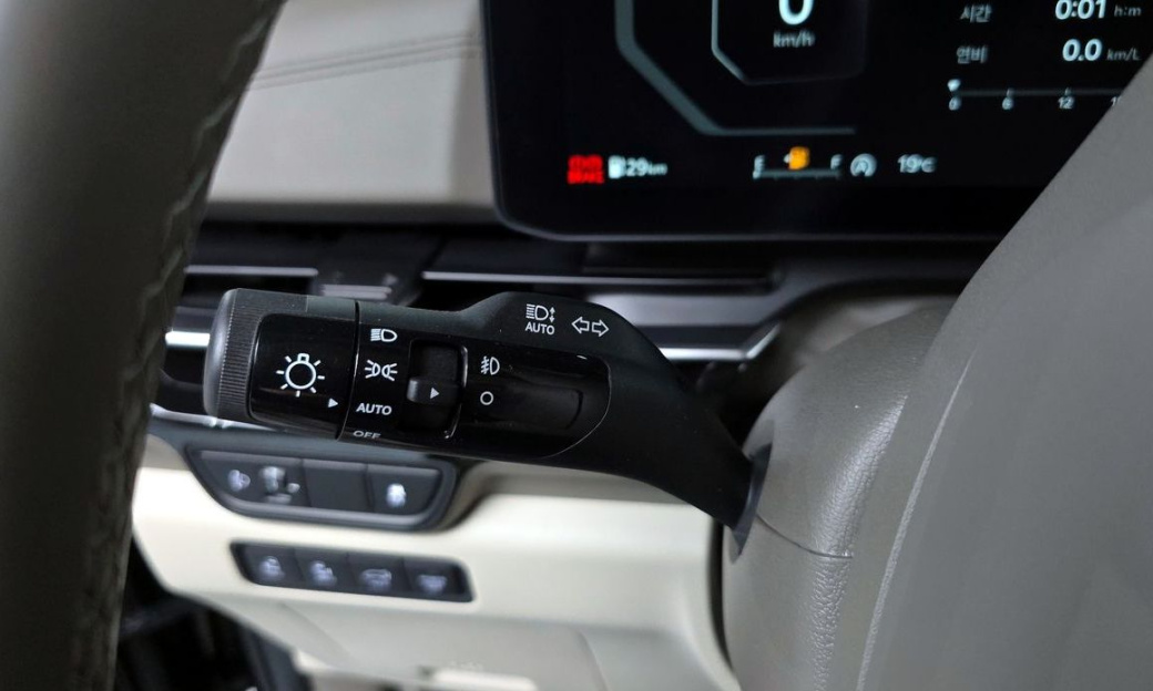 Kia Carnival 9-Seater Signature, 2025