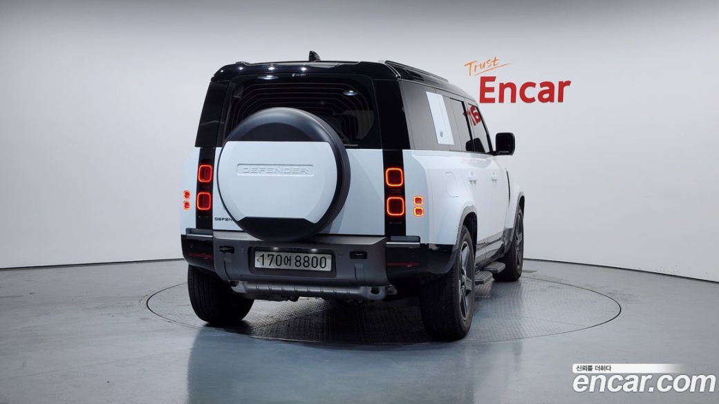 Land Rover Defender 110 P300 X-Dynamic SE, 2024