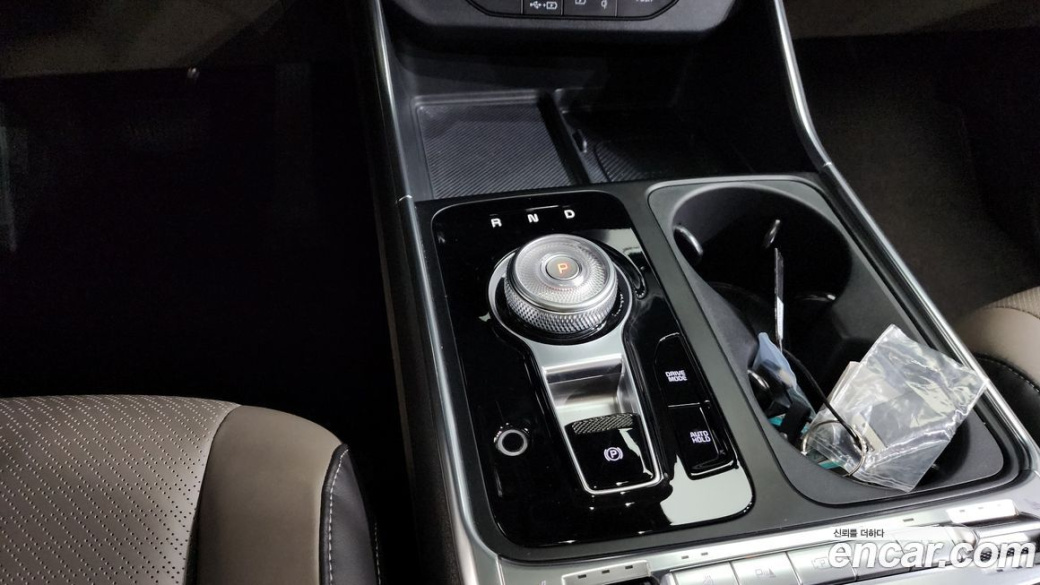Kia Carnival 9-Seater Signature, 2024