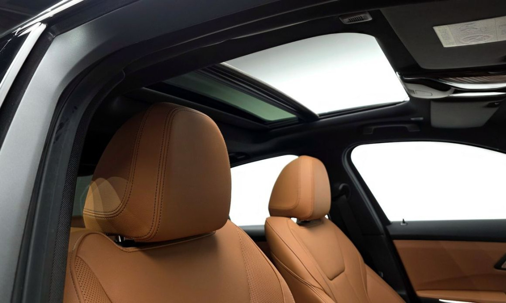BMW 3-Series 320i M Sport, 2025