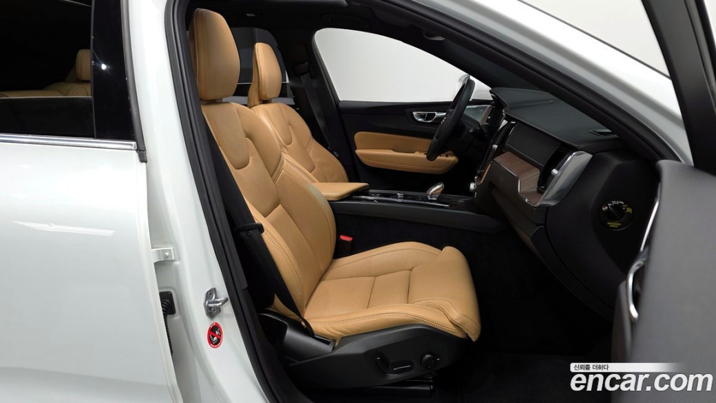 Volvo XC60 B5 Inscription, 2022