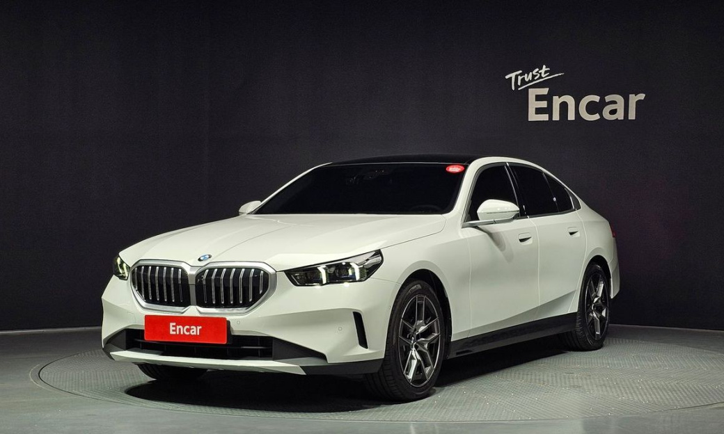 BMW 5-Series 520i, 2025