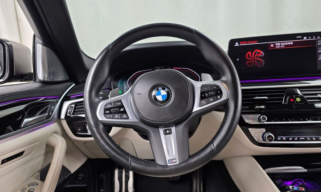 BMW 5-Series M550i xDrive, 2022