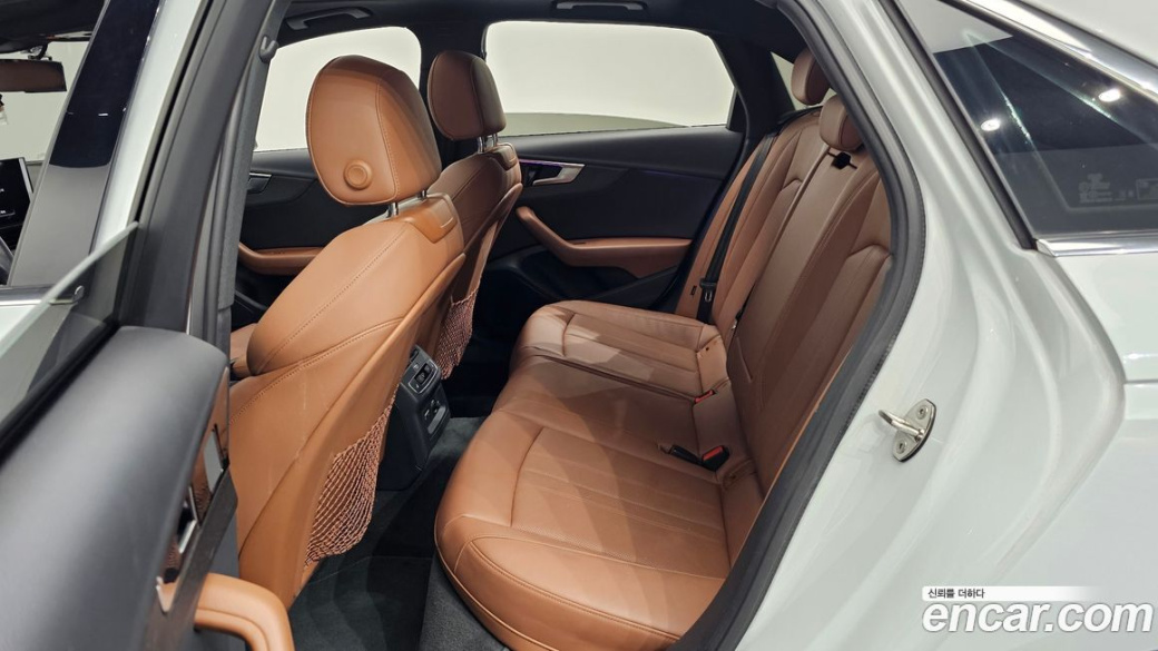 Audi A4 40 TFSI Premium, 2023