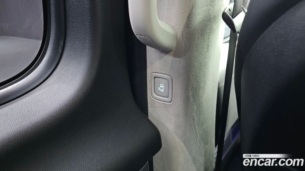 Hyundai Staria Lounge 9-Seater, 2022