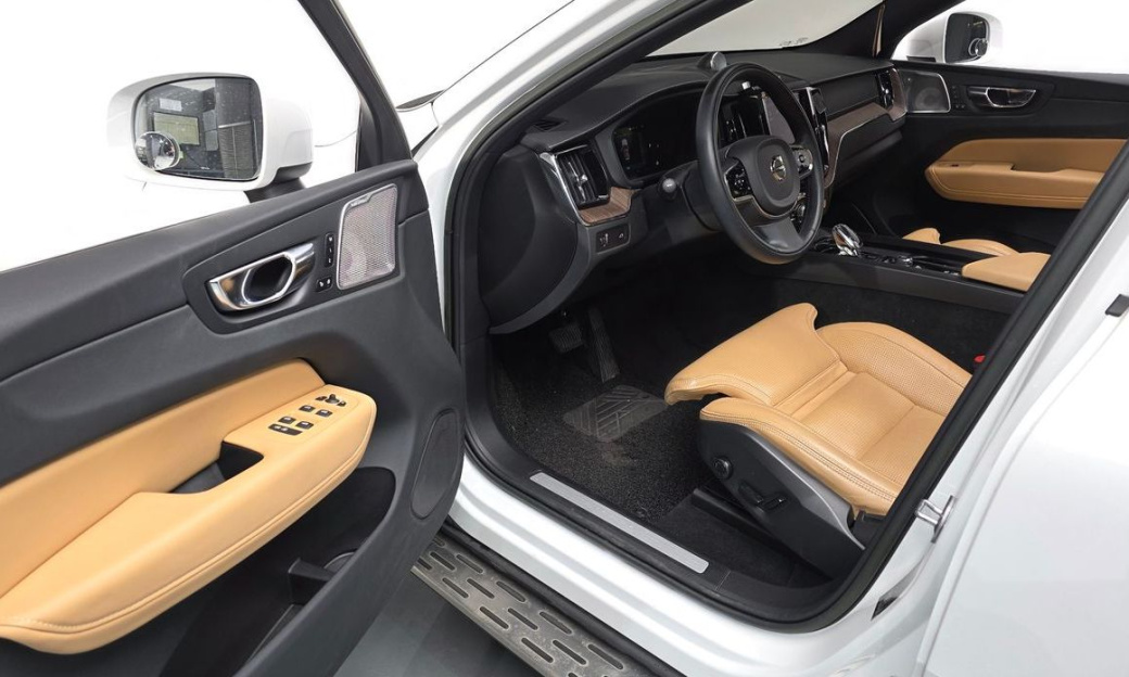 Volvo XC60 B5 Inscription, 2022