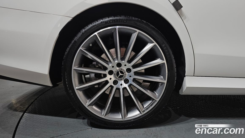 Mercedes-Benz E-Class E350 4MATIC AMG Line, 2022