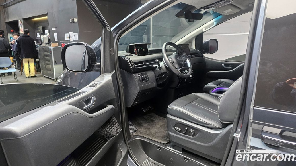 Hyundai Staria Lounge 9-Seater, 2023